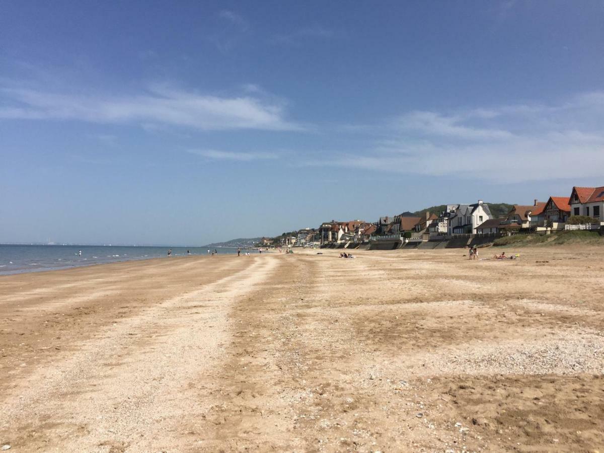 Grand Rez De Jardin-Terrasse Avec Vue Sur La Mer - 2 Chambres บลอนวิลล์-ซัวร์-แมร์ ภายนอก รูปภาพ
